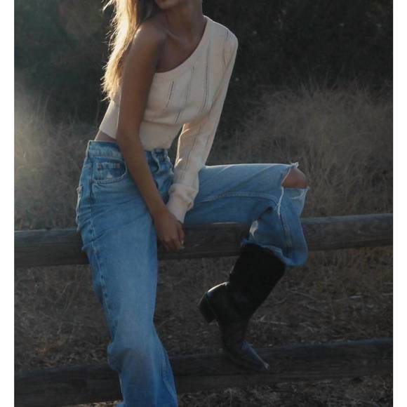 NEW OLIVACEOUS cropped one shoulder sweater in natural - Picture 2 of 4